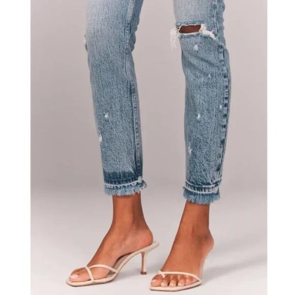 Abercrombie & Fitch "The Mom" High Rise Ripped Destroyed Jeans Size 26 / 2R - Picture 5 of 9
